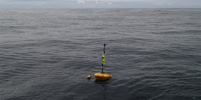 Surface float for autonomous echosounder with VHF and satellite trackers and a flashing light to warns vessels of its presence. Photo: IMR, Norway.